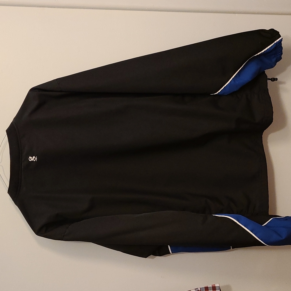 Pistons V-neck Windshirt - Picture 8 of 10